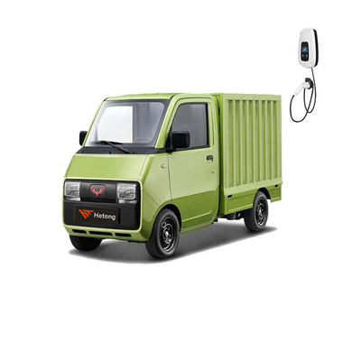 Autovettura elettrica speciale verde e rosa Wuling E10 EV Express per la consegna di auto ad energia