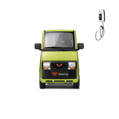 Autovettura elettrica speciale verde e rosa Wuling E10 EV Express per la consegna di auto ad energia