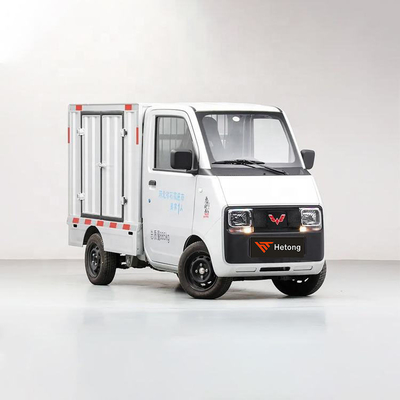 Autovettura elettrica speciale verde e rosa Wuling E10 EV Express per la consegna di auto ad energia