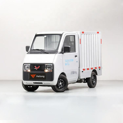 Autovettura elettrica speciale verde e rosa Wuling E10 EV Express per la consegna di auto ad energia