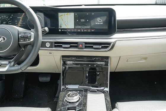 Kia K5 Sedan 4 porte 5 posti a sinistra Volante a benzina 176kw Velocità massima 220 Potenza