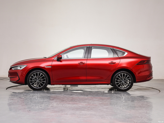 Personalizzata 2023 Byd Qin Plus Electric Car Sedan per 4 porte 5 posti Struttura del corpo