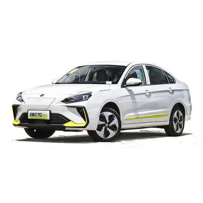 Dongfeng E70 Pro Veicolo elettrico ad alta velocità con 5 posti e batteria al litio ternario