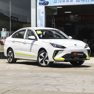 Dongfeng E70 Pro Veicolo elettrico ad alta velocità con 5 posti e batteria al litio ternario