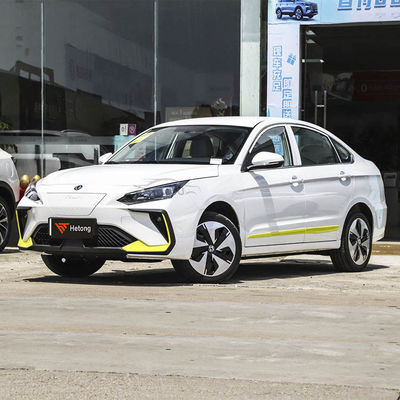 Dongfeng E70 Pro Veicolo elettrico ad alta velocità con 5 posti e batteria al litio ternario