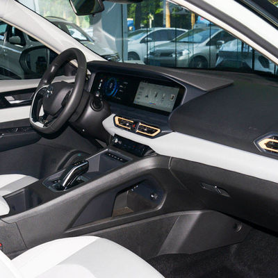 Dongfeng E70 Pro Veicolo elettrico ad alta velocità con 5 posti e batteria al litio ternario