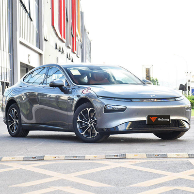 2022 Xpeng P7 586G Veicolo elettrico 4 ruote 5 posti Alta velocità Auto cinesi rosso/bianco