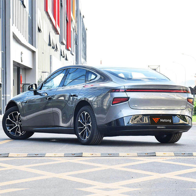 2022 Xpeng P7 586G Veicolo elettrico 4 ruote 5 posti Alta velocità Auto cinesi rosso/bianco