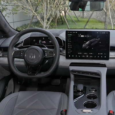 2023 Zeekr 001 Arancione Berlina 4WD 140 kWh 550 km 610 km 715 km Elettrica pura 1.032 km 641 miglia
