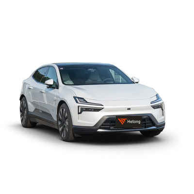 Scatena la potenza della pura elettricità con la Polestar 4 Pro Plus con 612 km di autonomia