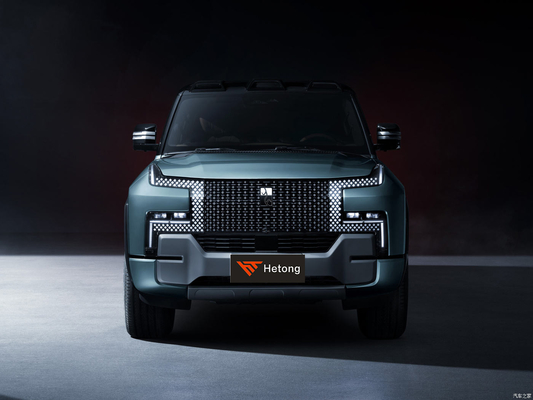 Il deposito per il 2024 BYD Yangwang U8 Extended-Range Electric Vehicle Red/Blue o altro