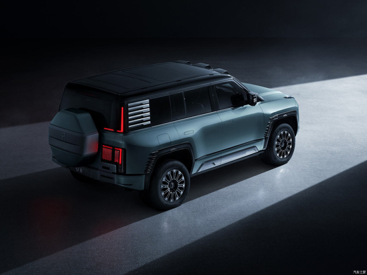 Il deposito per il 2024 BYD Yangwang U8 Extended-Range Electric Vehicle Red/Blue o altro