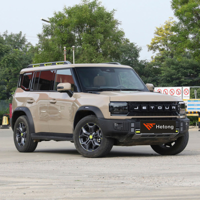 Jetour Traveller 2024 SUV a quattro ruote con Quick Speed Up e Jetour Traveller 2.0T rosso/blu