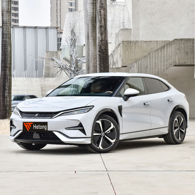 Potente veicolo elettrico BYD Song L con 150 kW di potenza motrice e 199/201 Km/h di velocità massima