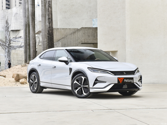 Potente veicolo elettrico BYD Song L con 150 kW di potenza motrice e 199/201 Km/h di velocità massima